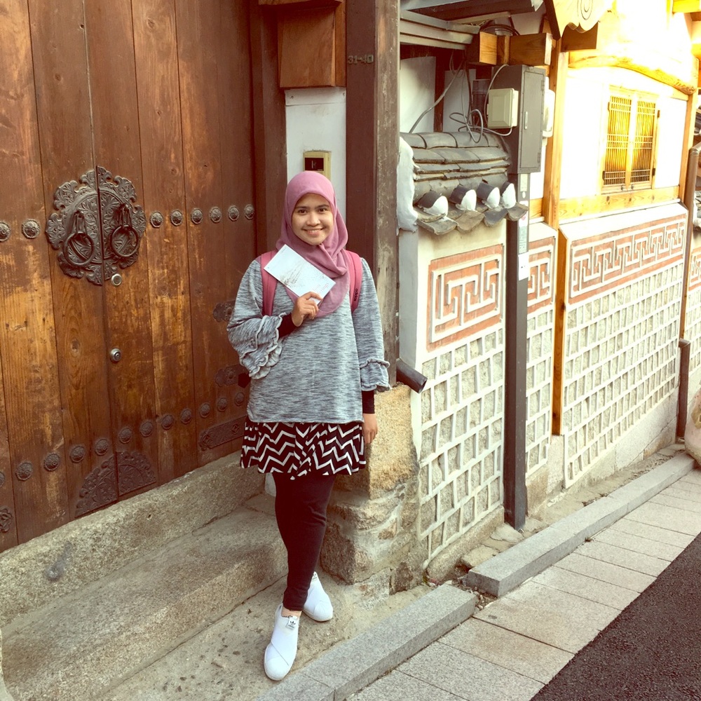 Meet your Posher, Eka